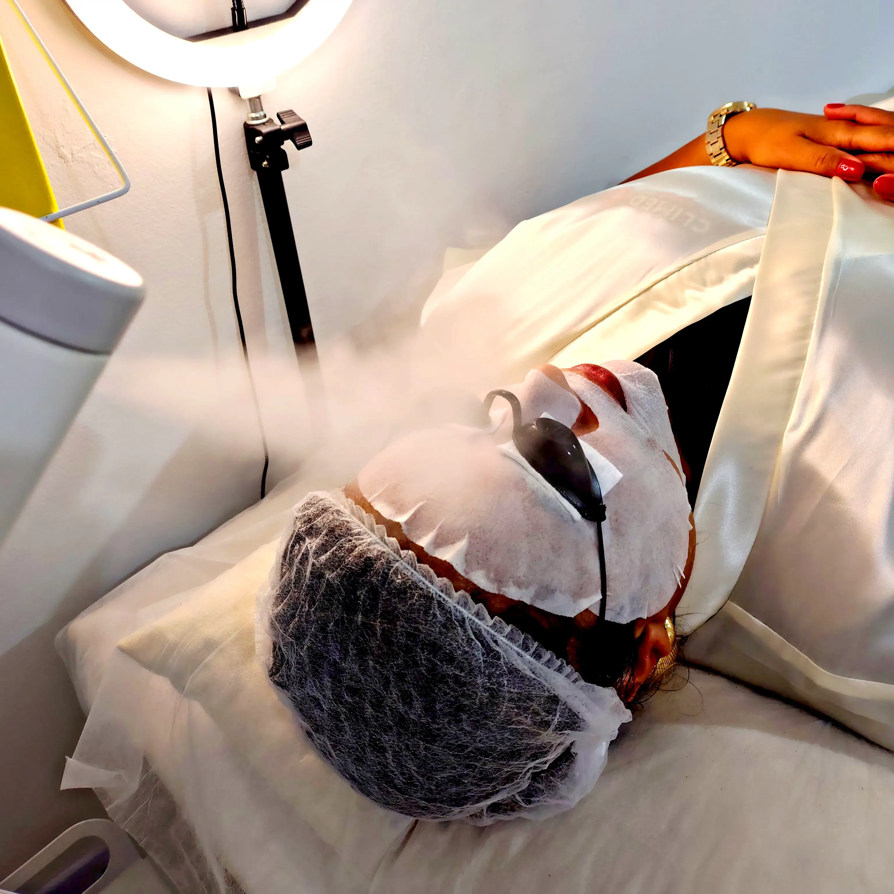 Aplicação de Vapor de Ozônio na Limpeza de Pele